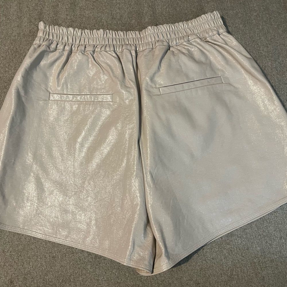 GREY LAB Shiny Cream High Waist Shorts - Picture 4 of 6